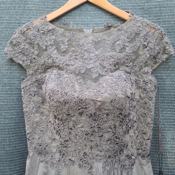 La Femme | Lace & Satin A-Line Gown In Cocoa Size 6 NWT Flawed - Picture 3 of 16